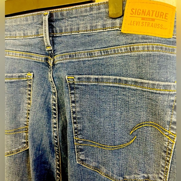 Levi Strauss Signature Gold Women's Totally Shaping Skinny Jeans, size 14L - Picture 6 of 6